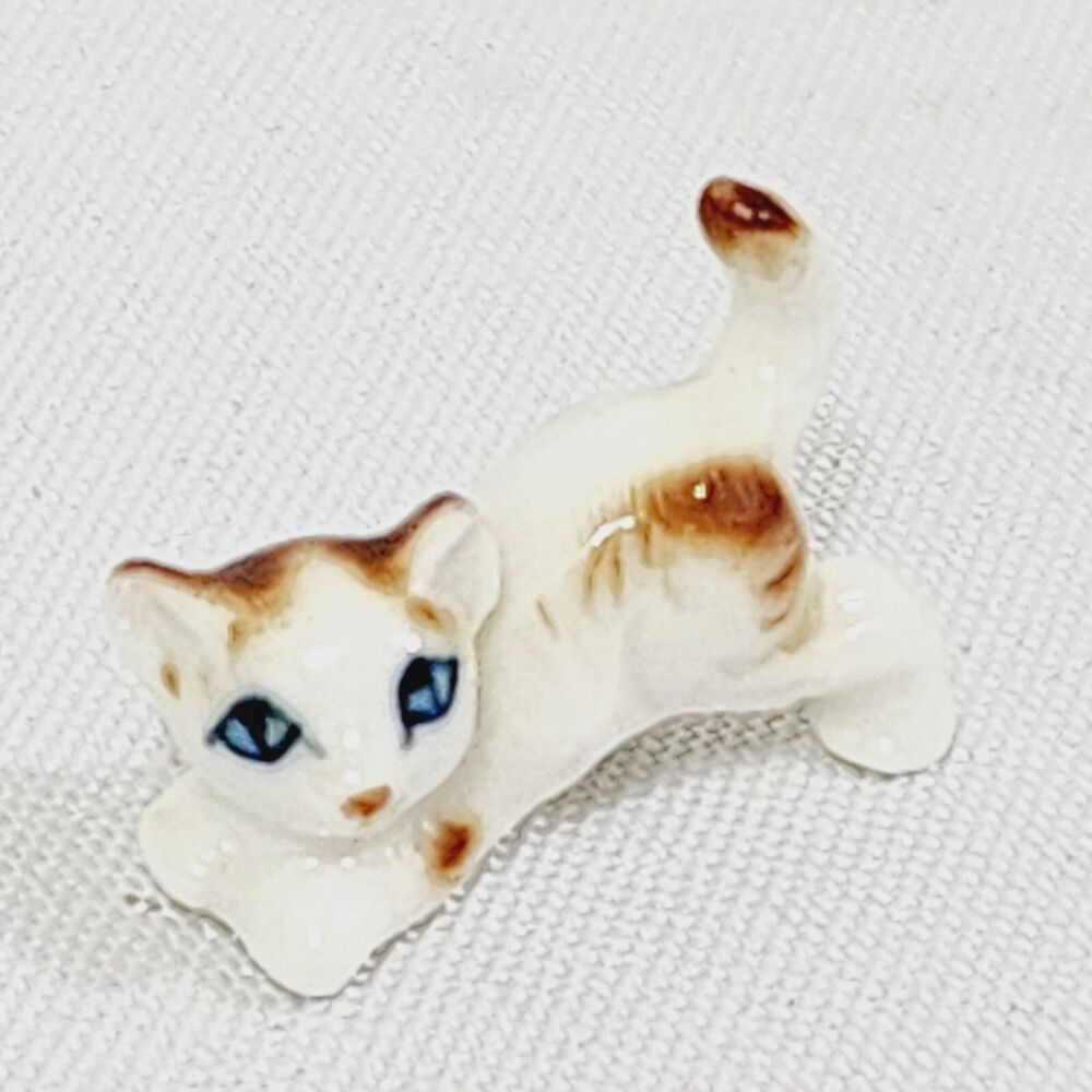 Vintage Made in Japan White Miniature Playing Cat Kitten Porcelain Tail Up